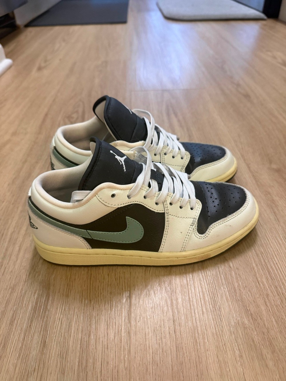 Nike Low-Top Sneakers in Black, White & Mint